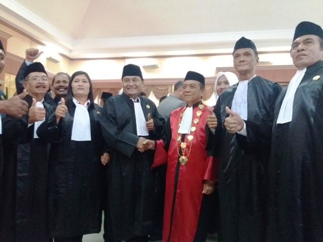 Ketua Pengadilan Tinggi Jatim Sumpah 62 Advokat